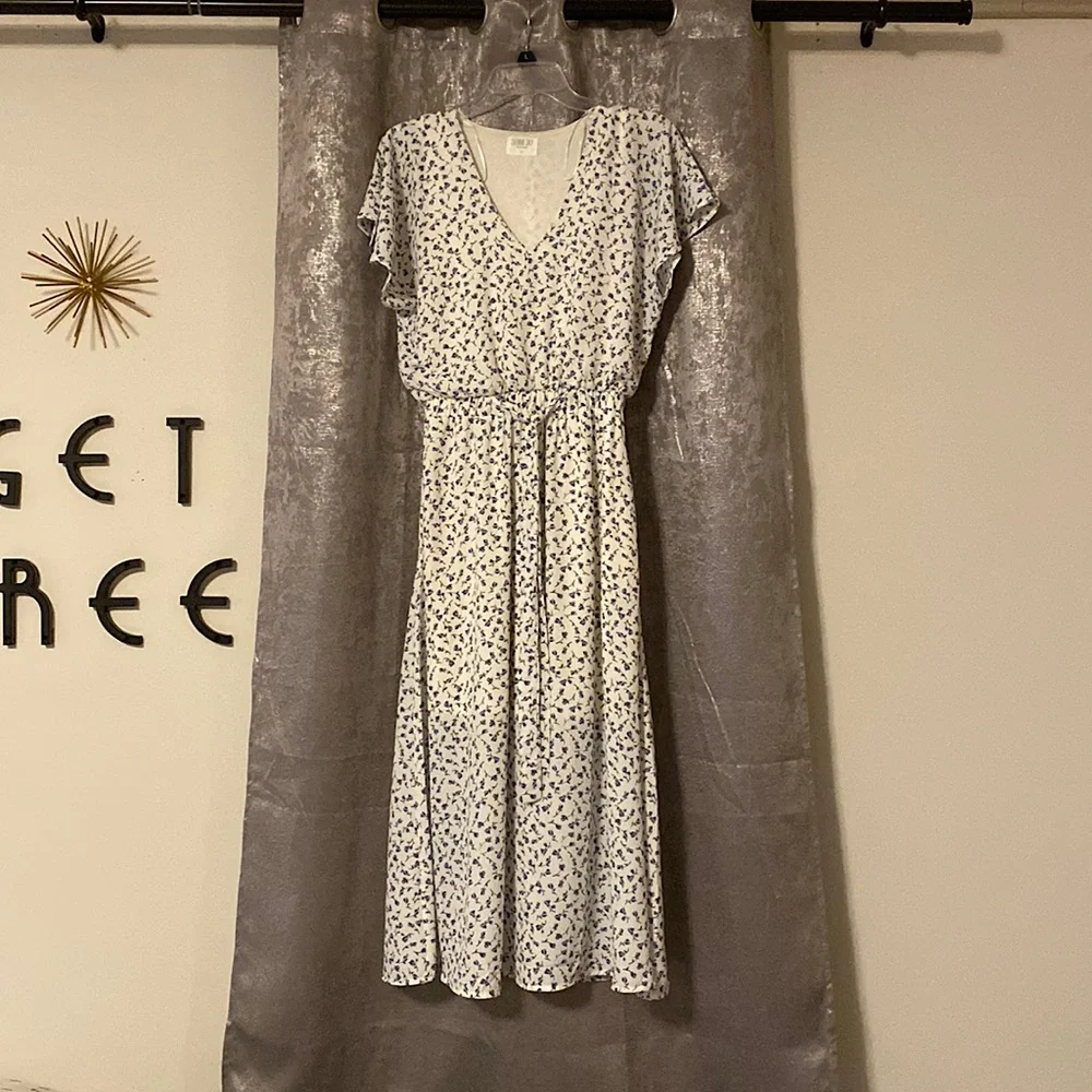 Small Sienna Sky Dress with white floral pattern - Picture 1 of 3